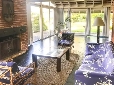 Casa 4 ambientes con 3 baños