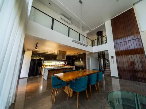 Casa 7 ambientes con 4 baños