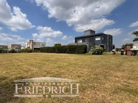 Terreno en Venta en Prados del Oeste, USD 70.000
