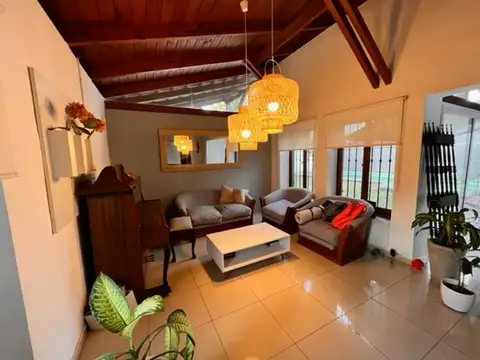 Casa en Venta con 2 cocheras