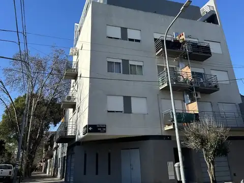 VENTA HERMOSO MONOAMBIENTE CON BALCÓN AL FRENTE /MUY LUMINOSO /VILLA SANTA RITA