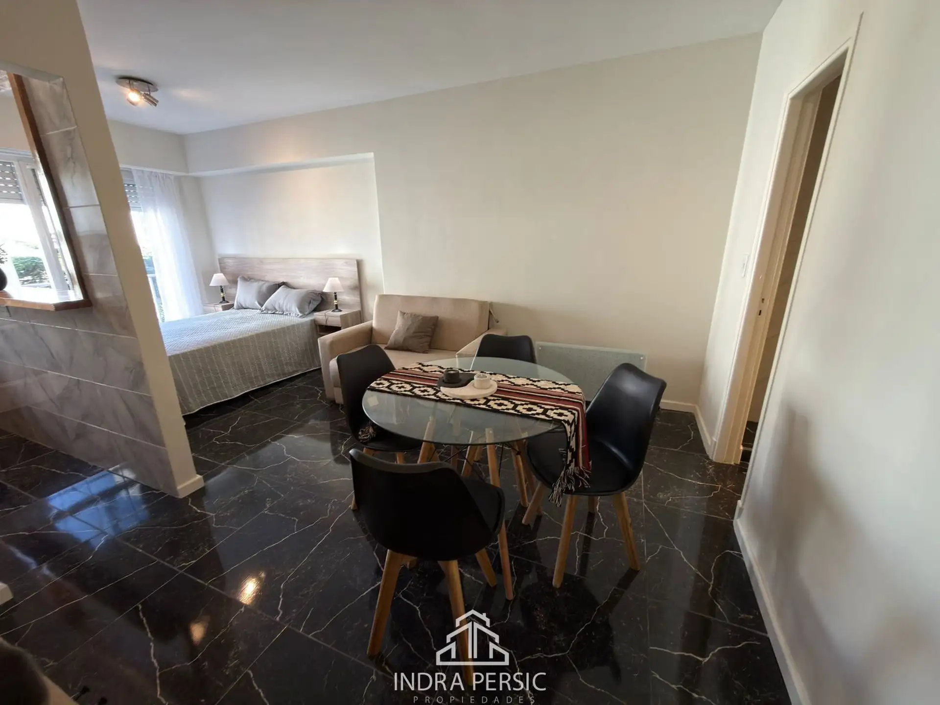 Venta departamento 1 ambiente 28m² con balcón — Plaza Colón