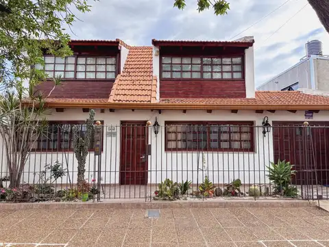 Propiedad de 2 habitaciones y patio en barrio San Martín