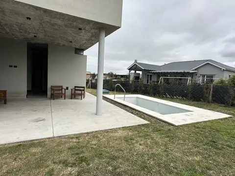 Casa 4 ambientes con 4 baños