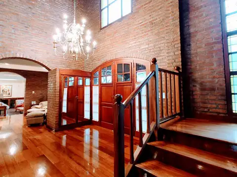 Casa en Venta con 4 cocheras