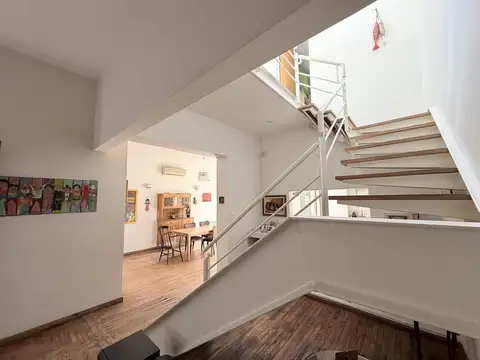 Increible Casa en parque Chas con Jardin  