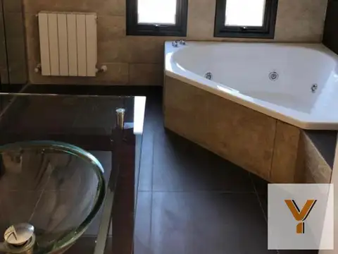 Casa 6 ambientes con 6 baños