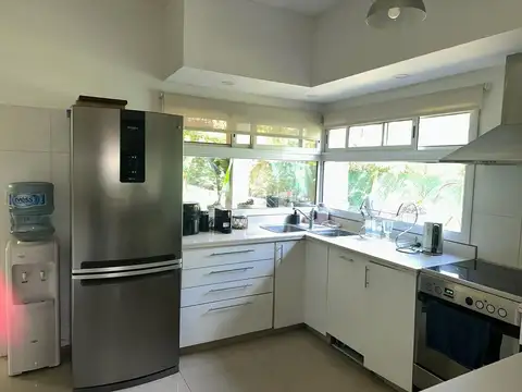 Casa 5 ambientes con 3 baños