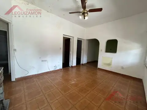 Depto Tipo Casa en Alquiler en Lomas Del Mirador, $ 700.000
