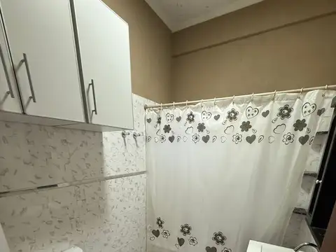 Casa en Alquiler con 3 cocheras