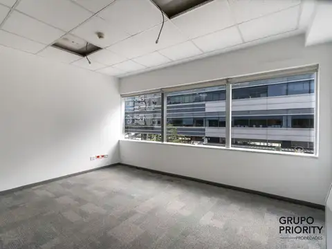Oficina premium en la zona mas comercial de puerto madero con cochera