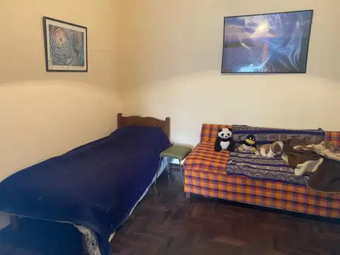 Casa 8 ambientes con 2 baños