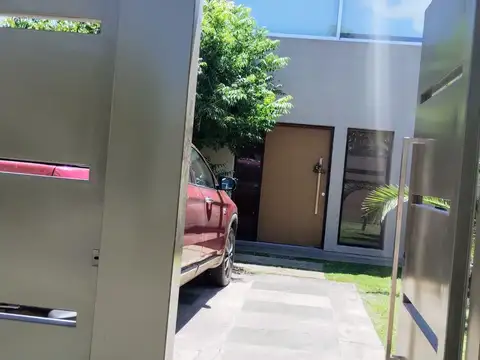 Casa en Venta en Manuel B Gonnet, USD 280.000