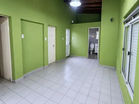Casa 3 ambientes con 1 baño