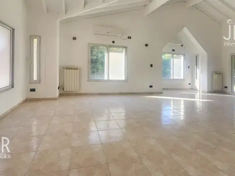 Casa venta 3 Dormitorios Lote de 900 m2 Campo Grande. Pilar Golf. Apto credito