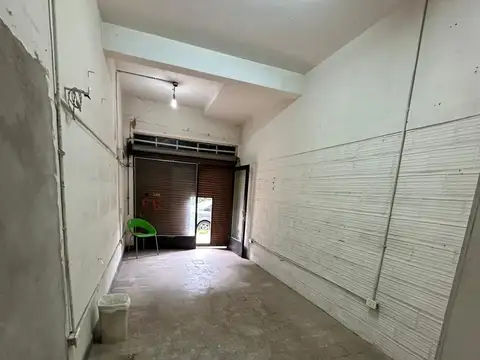 local comercial  al frente con baño