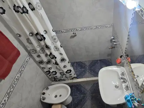 Casa 5 ambientes con 1 baño