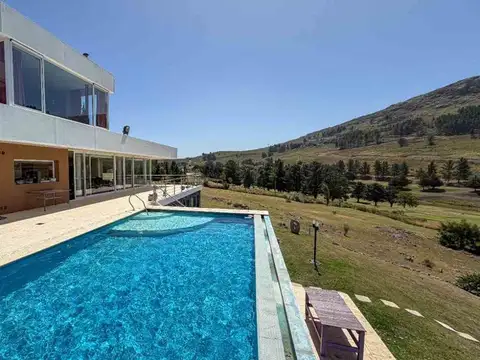 Casa en Venta con 3 cocheras