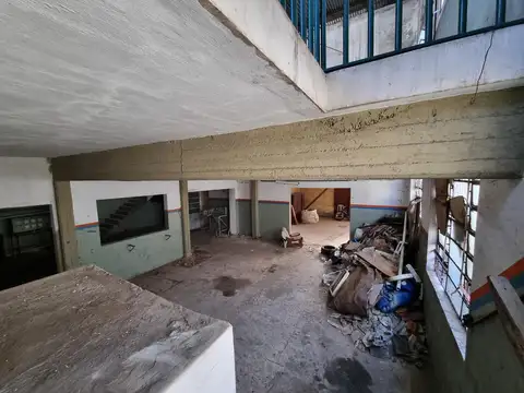 Galpón en 2 plantas + vivienda de 3 ambientes.