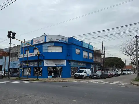 Venta local comercial/deposito esquina 2 plantas
