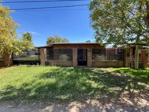 Alquiler Casa dos dormitorios con Pileta en Punta Chacra