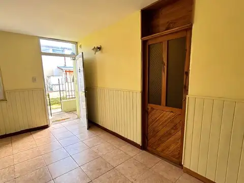 Casa 4 ambientes con 1 baño