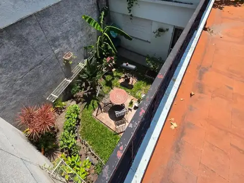 Casa en 2 plantas p/ local comercial Av. E. Castro