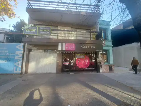 Casa en 2 plantas p/ local comercial Av. E. Castro