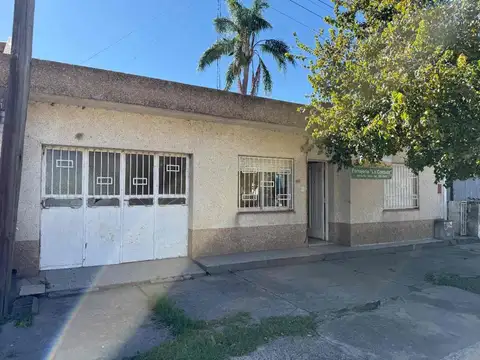 VENTA CASA 2 DORMITORIOS CON PATIO AREQUITO