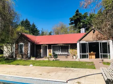 VENTA:  Casa quinta  de 4 amb. barrio los Ombues C/PILETA