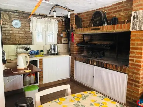 VENTA:  Casa quinta  de 4 amb. barrio los Ombues C/PILETA