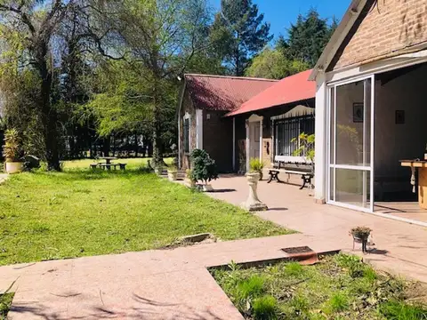 VENTA:  Casa quinta  de 4 amb. barrio los Ombues C/PILETA