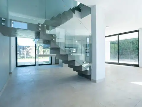 CASA EN VENTA BARRIO LAS GOLONDRINAS HUDSON