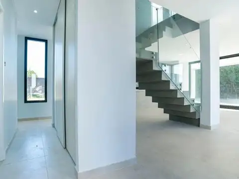 CASA EN VENTA BARRIO LAS GOLONDRINAS HUDSON