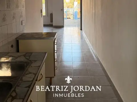 Casa 2 ambientes con 1 baño