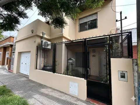 Venta casa 3 dormitorios cochera patio verde y pileta