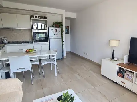 DEPARTAMENTO DE 2 AMBIENTES CON COCHERA A LA VENTA EN MORON - APTO CREDITO