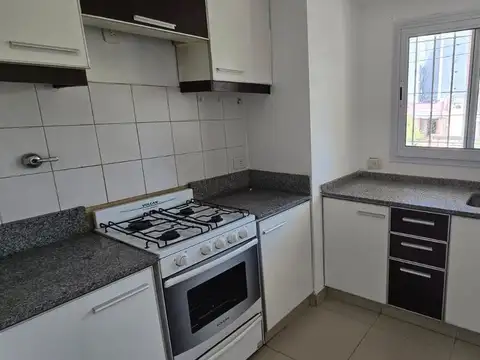 Dto 3 amb al frente c/cochera y baulera Lanús Este