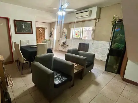 Depto Tipo Casa 4 ambientes con 2 baños