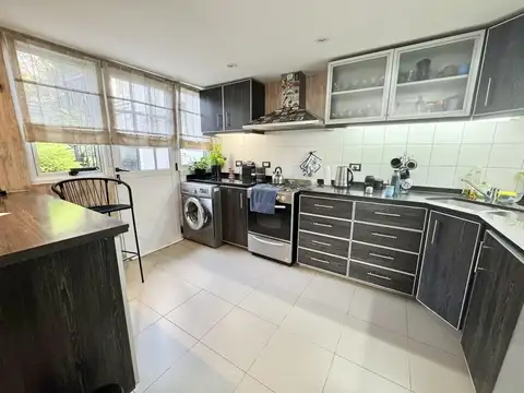 Casa 4 ambientes en excelente estado y ubicación.