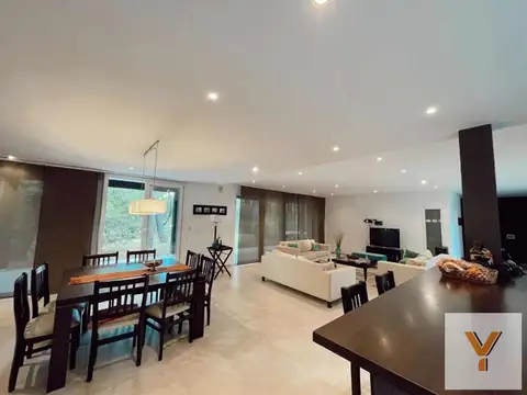Casa 5 ambientes con 3 baños