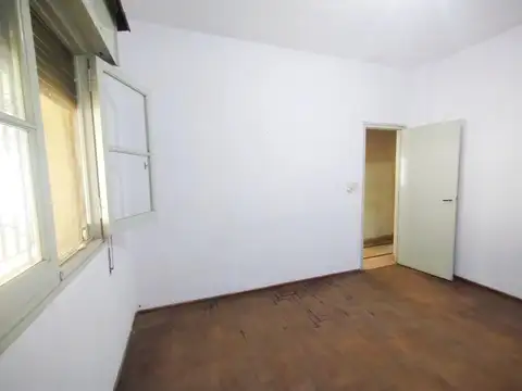 Venta Casa 4 ambientes, patio, terraza, en cinco esquinas