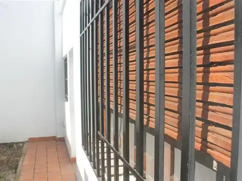 Casa 5 ambientes con 1 baño