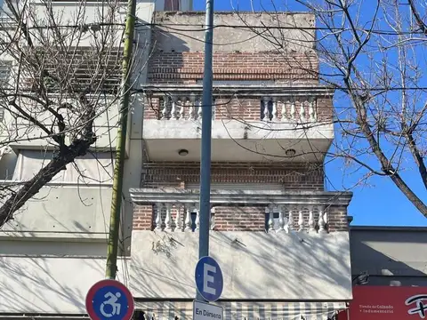 Local y 2 ph  uso comercial/vivienda - mataderos