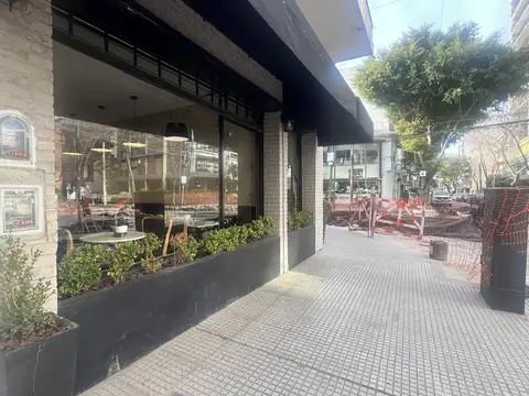 Ideal local en pleno centro de Martínez, a metros de la estación y la Av. Santa Fe.