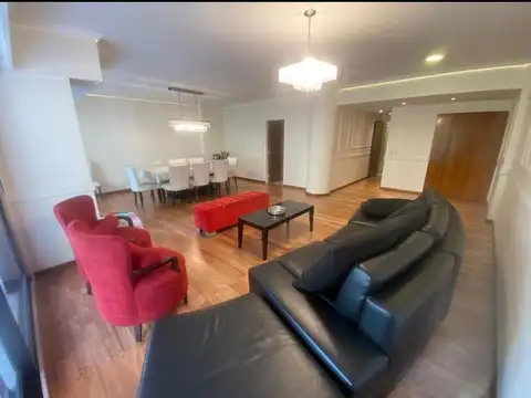 Av, Pueyrredon  al 1200