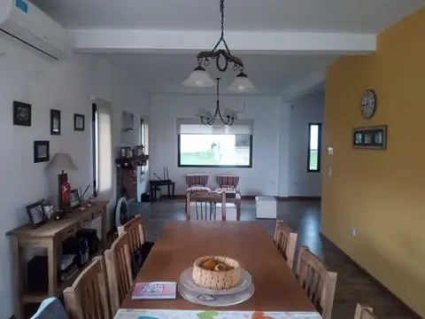 Vaqueros. Julio Cortázar S/N 100