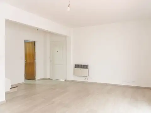 Depto Tipo Casa en Alquiler con 1 cocheras