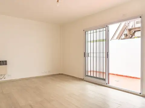 Depto Tipo Casa en Alquiler de 4 ambientes
