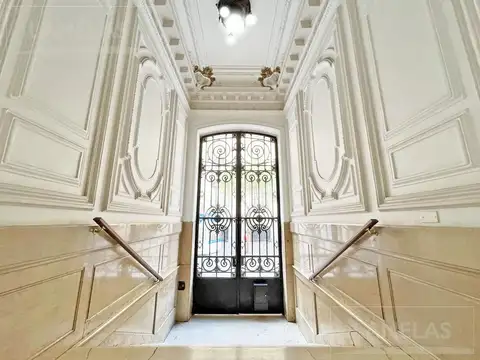 Oficina 8 ambientes con 3 baños